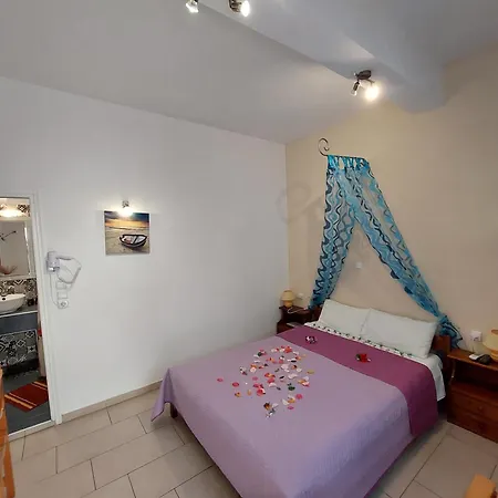 Evelina A Breath Away From The Black Offer Plenty Of Type To Every Traveler's Needs-economic Rooms-thematic Rooms-design Rooms-kitchenette Rooms-studios-small Perissa (Santorini)