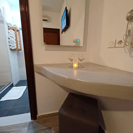 Evelina A Breath Away From The Black Offer Plenty Of Type To Every Traveler's Needs-economic Rooms-thematic Rooms-design Rooms-kitchenette Rooms-studios-small Affittacamere Perissa (Santorini)