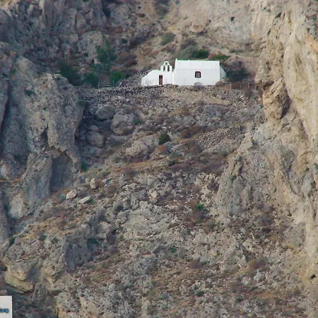 Evelina Pension: Diverse Near Black * Perissa (Santorini)