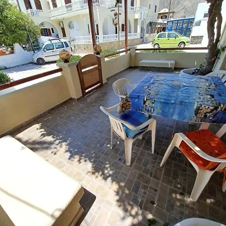 Evelina Pension: Diverse Near Black