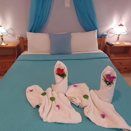 Evelina Pension: Diverse Near Black *