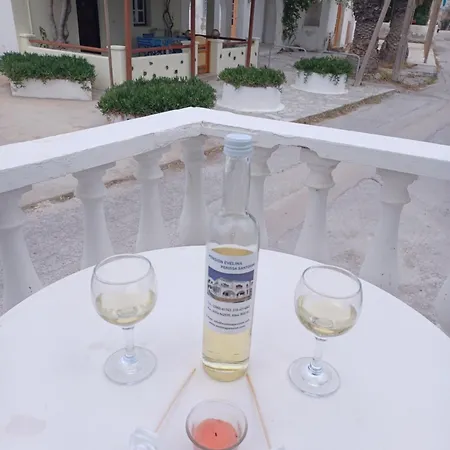 Evelina Pension: Diverse Near Black Guest house