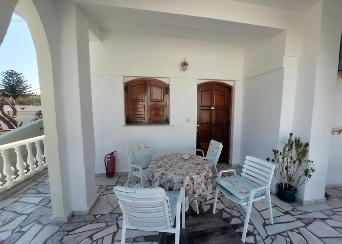 게스트하우스 Evelina Means Vacation Beside The Sea, Who Wants To Swim In A Box Of Chemicals, Swimming In The Sea,there Is Nothing Like A Morning Walk On A Beach-beachlife Definitely Has A Different Vibe 페리사