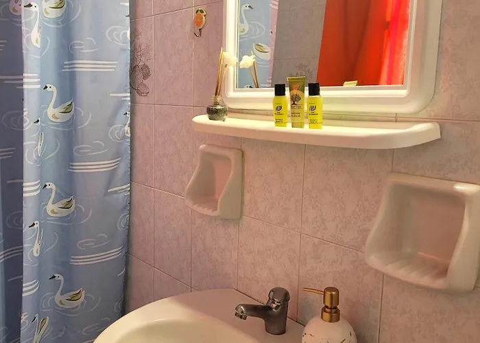 게스트하우스 Evelina Means Vacation Beside The Sea, Who Wants To Swim In A Box Of Chemicals, Swimming In The Sea,there Is Nothing Like A Morning Walk On A Beach-beachlife Definitely Has A Different Vibe 페리사