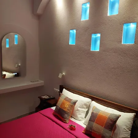 Evelina Pension Guest Beach House-Rooms And Studios Means Vacation Beside The Sea-Swimming In The Sea-There Is Nothing Like A Morning Walk On A Beach-Beachlife Definitely Has A Different Vibe Perissa (Santorini)