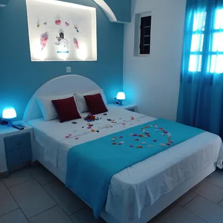 Evelina Pension Guest Beach House-Rooms And Studios Means Vacation Beside The Sea-Swimming In The Sea-There Is Nothing Like A Morning Walk On A Beach-Beachlife Definitely Has A Different Vibe Gæstehus Perissa (Santorini)