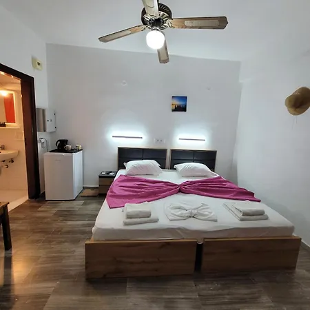 Evelina Pension Guest Beach House-Rooms And Studios Means Vacation Beside The Sea-Swimming In The Sea-There Is Nothing Like A Morning Walk On A Beach-Beachlife Definitely Has A Different Vibe Gæstehus 4*